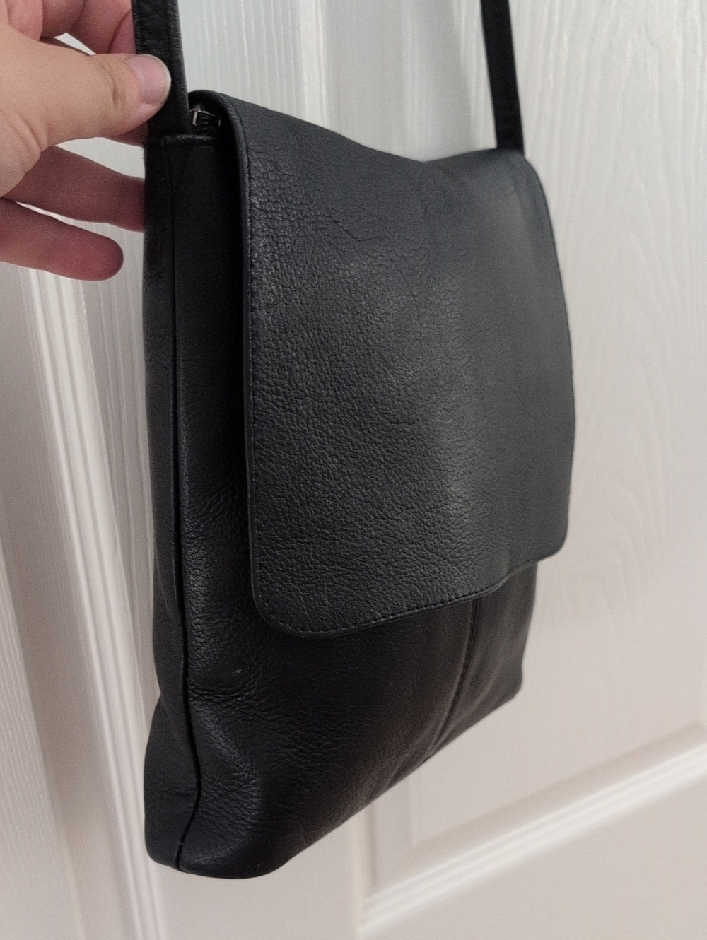 Le Donne Black Leather Collection Flap Over Crossbody Shoulder Bag